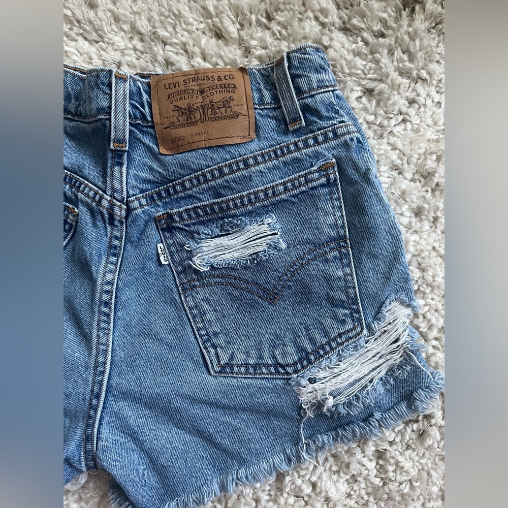 Women’s Vintage White Tab Custom Distressed Levi Shorts - Picture 7 of 7